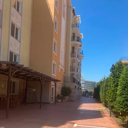 Апартамент Cozy In Sanny *